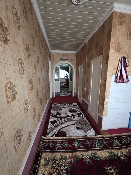 Uy sotiladi 3 xonali  narxi 30000
Angren shahar 9-musiqa m