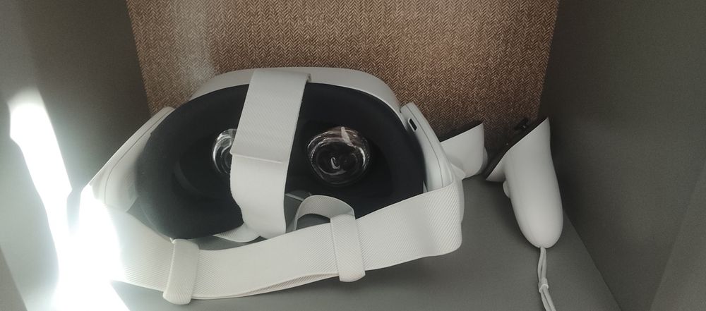 Продам oculus quest 3s