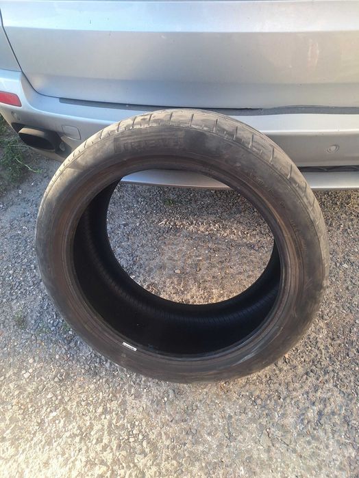 Продавам 1 бр.лятна гума Pirelli 275/40/20