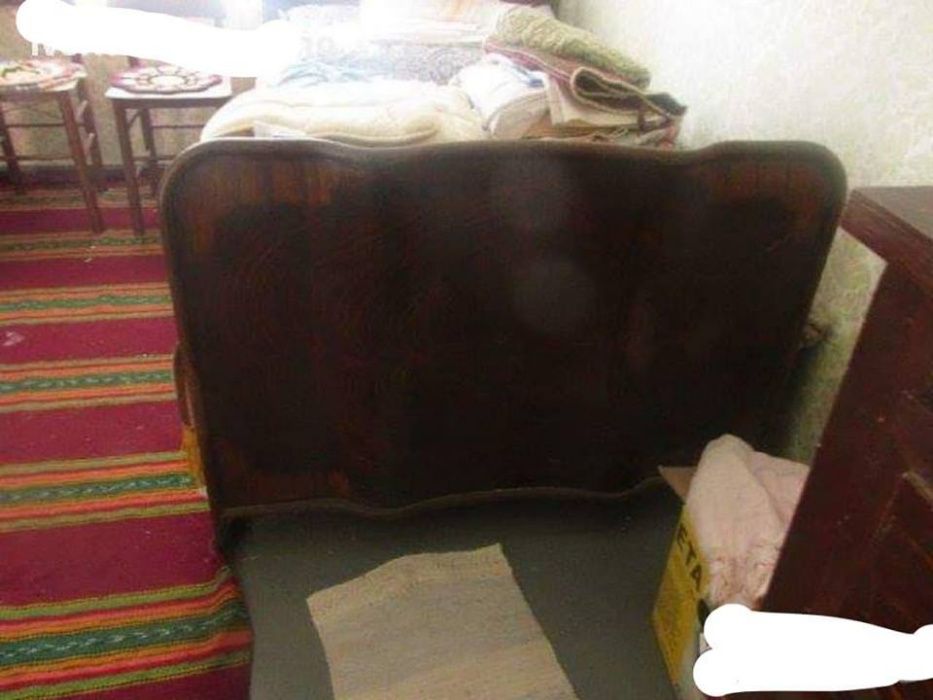 Старинен шкаф и креват