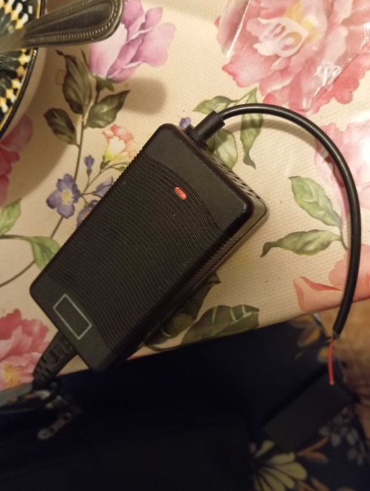 Voi vinde un încărcător 24 v ok