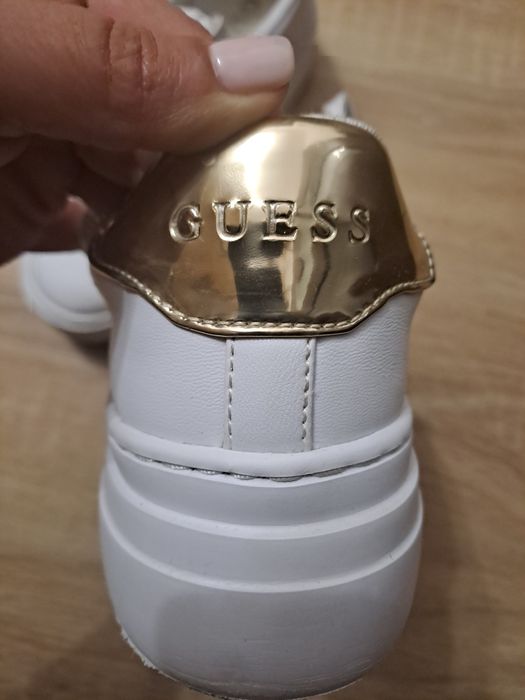 Guess (37 номер)