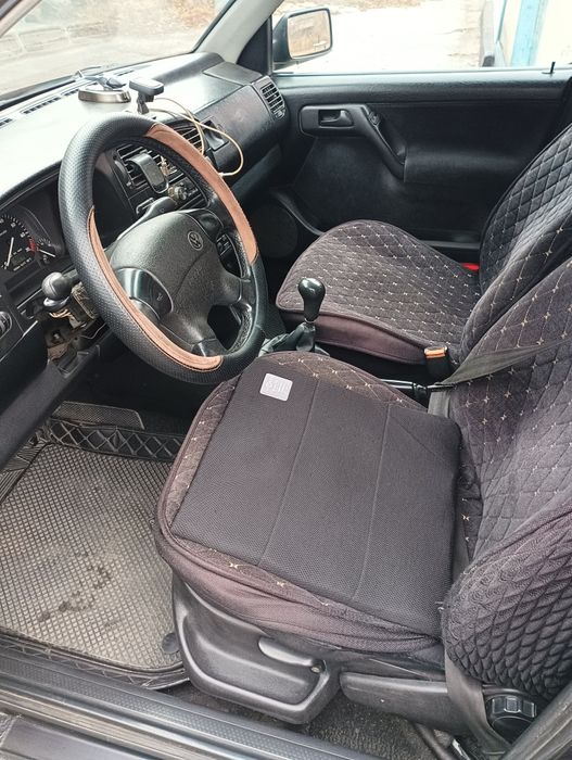 Фольксваген гольф 3 на полном ходу.