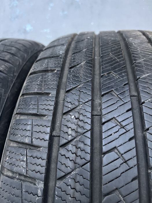 2 бр. всесезонни гуми 255/45/20 Vredestein DOT 5020 6,2 mm