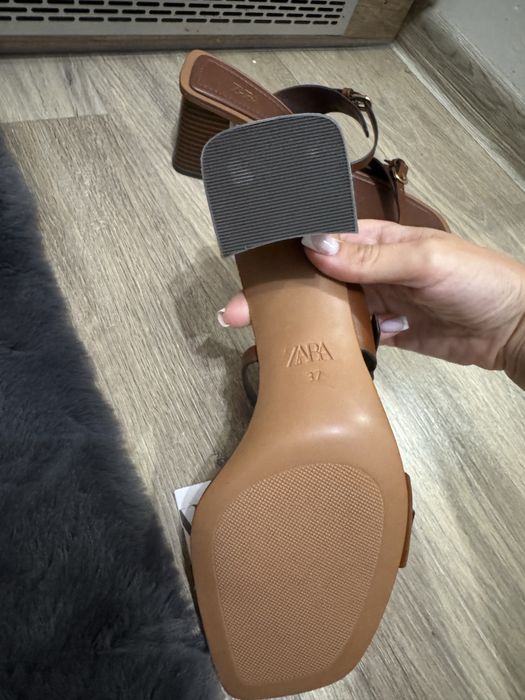 Дамски токчета чисто нови