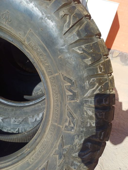 Maxxis Razr R16 комплект покрышка