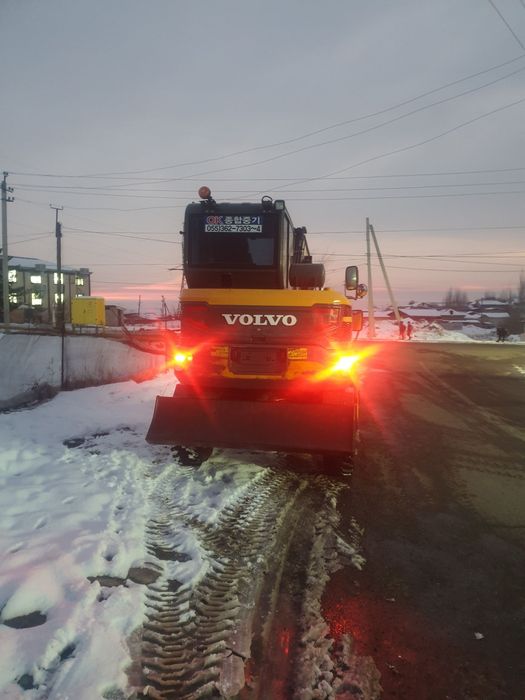 Ekskavator volvo 60 sotiladi