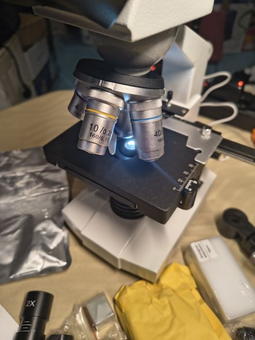 Тринокулярен оптичен микроскоп, професионален научен микроскоп с увели