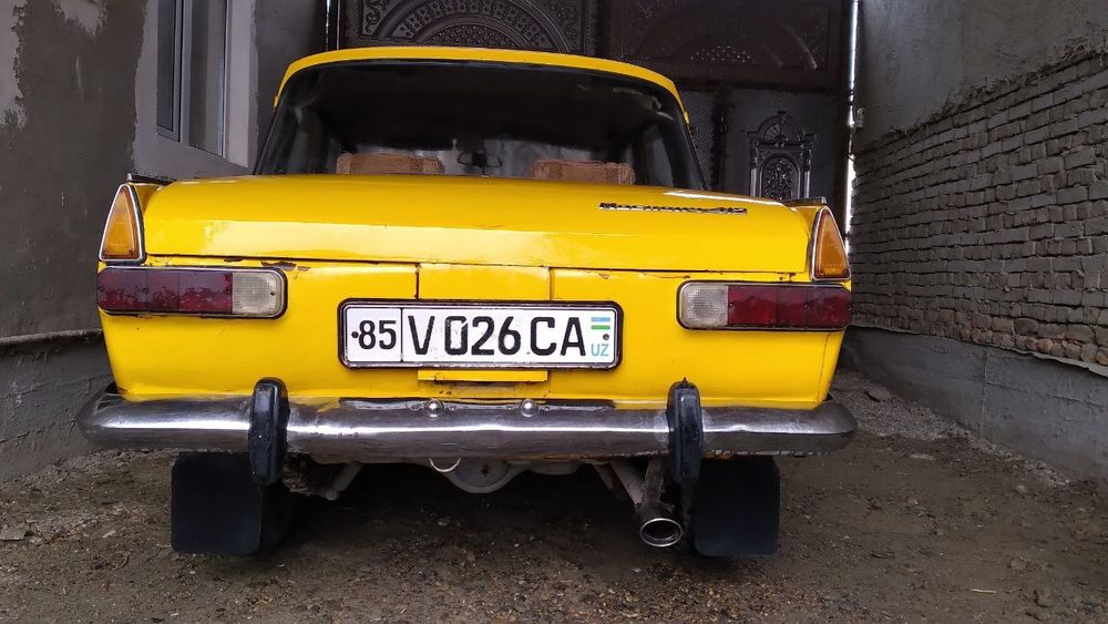 Maskvich 412 mashina sotiladi.