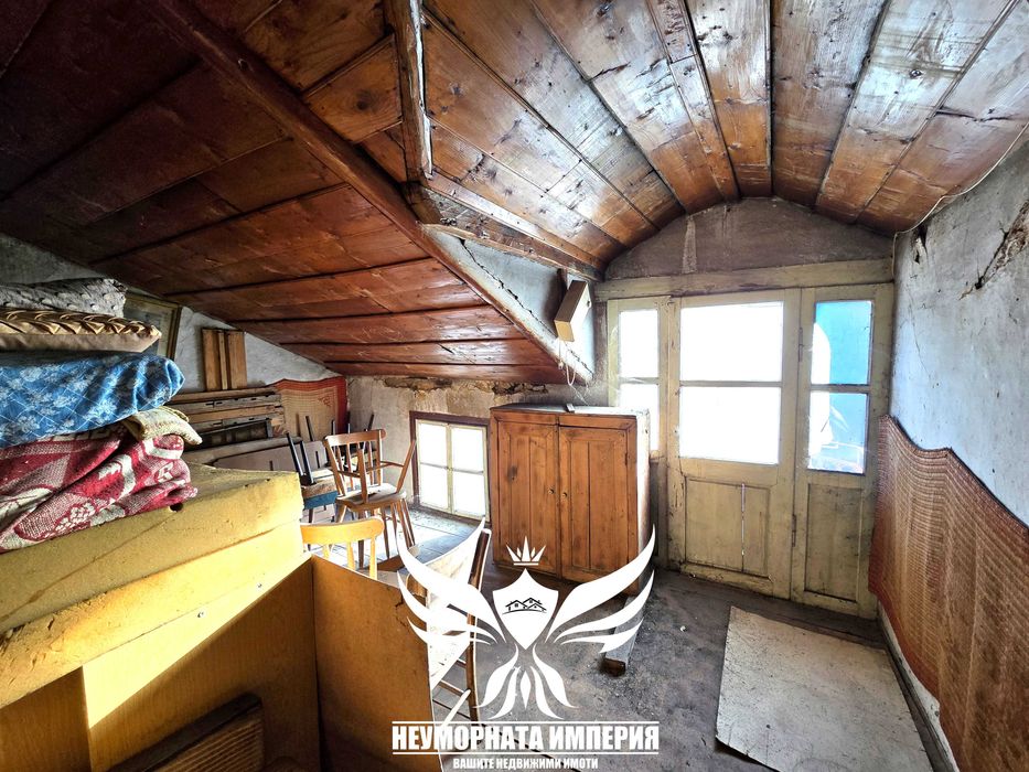 Четириетажна къща с постройки 394РЗП с широк двор 370кв. в гр.Смолян