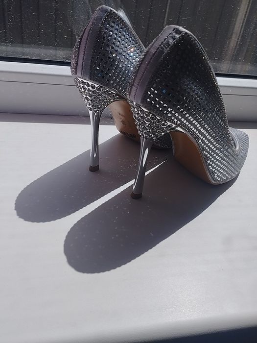 Обувь каблуки продам срочно