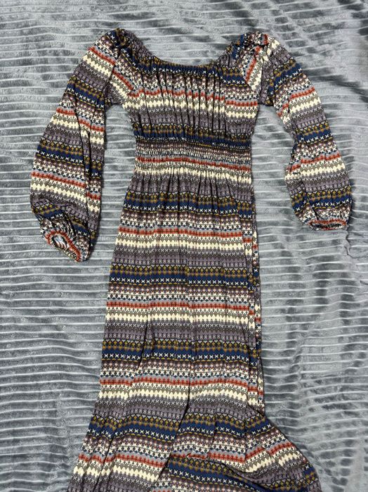 платье макси с длинным рукавом