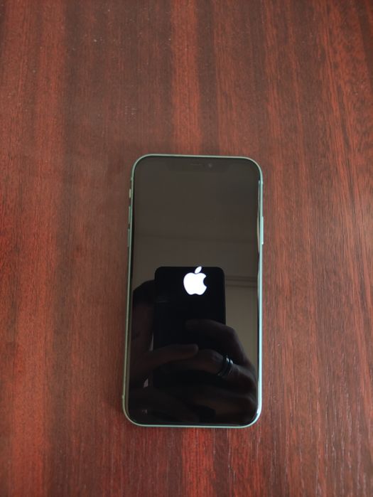 Vand iPhone 11, 64GB, stare foarte buna