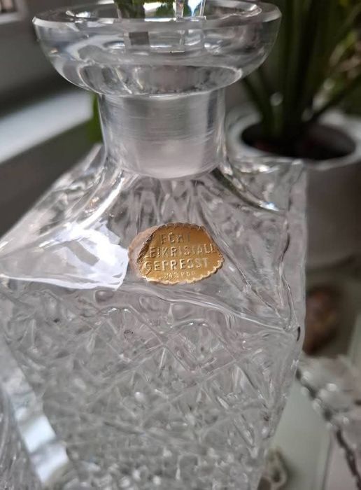 Гарафа с три чаши и плато