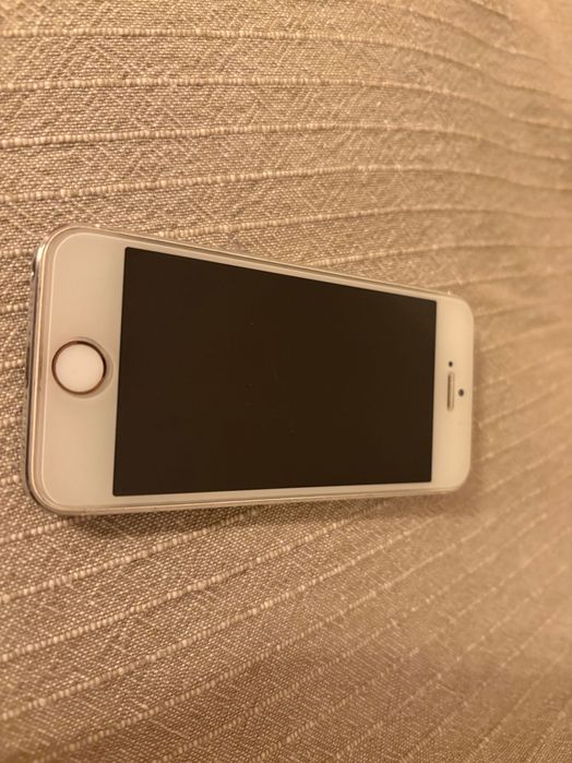 Продавам IPhone  5