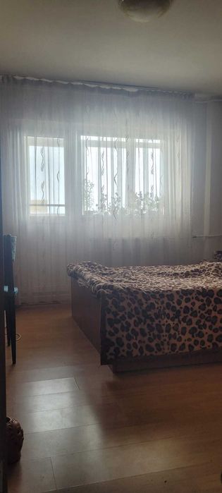 4 camere, Bdul Chisinau, foarte spatios si luminos