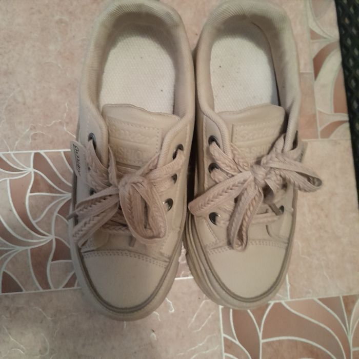 Продам кроссовки