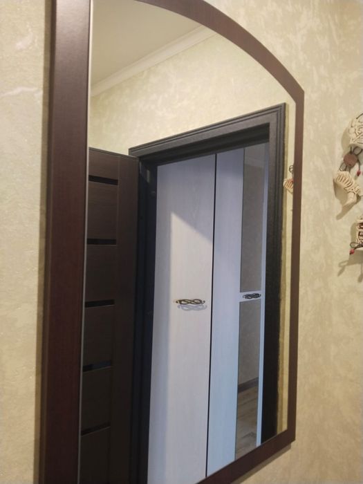 Продам зеркало с вешалкой