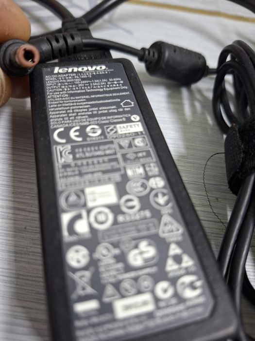 Alimentatoare laptopuri