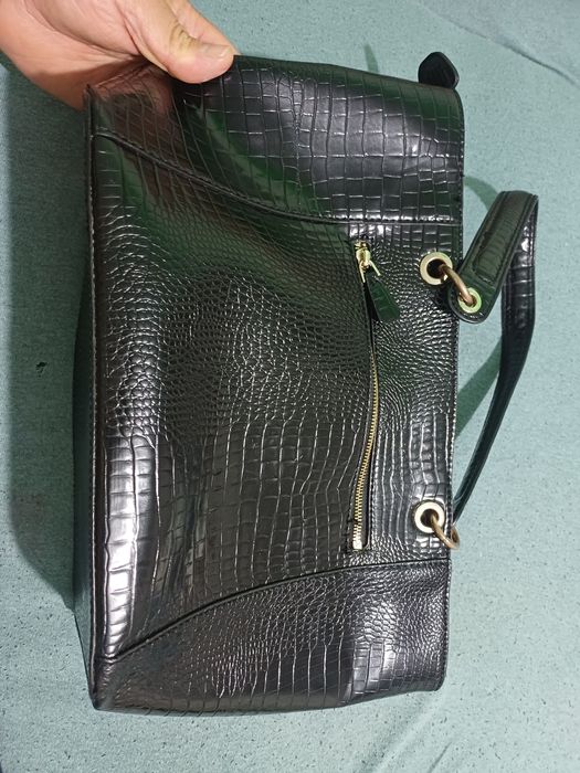 Geanta dama Guess originala. Este in stare buna