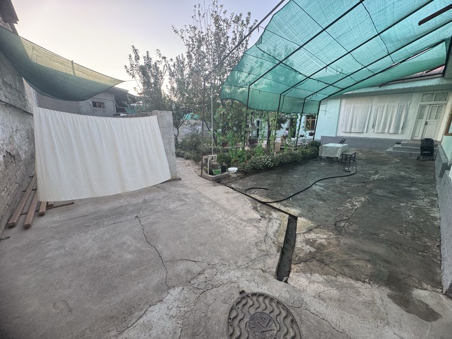 Uy sotiladi  sro’chna kelshtrlgan narxda