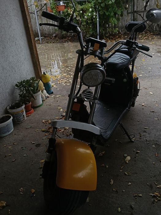 Vând scuter electric Harley