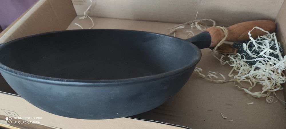 Чугунная сковорода.