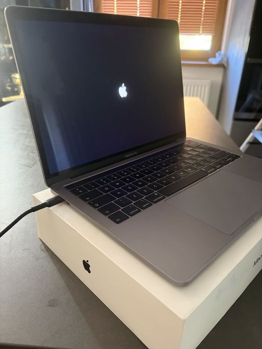 MacBook Pro 13.3” 2019 | Intel i5 | 8GB RAM | 128GB SSD