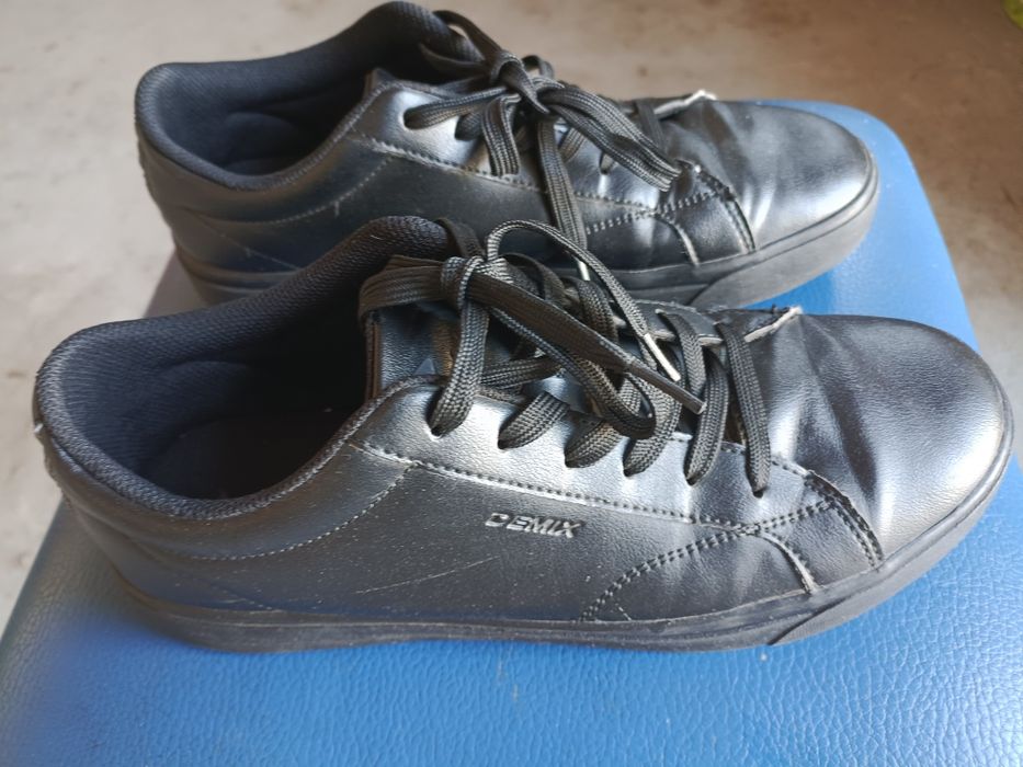 Продам осенью ботинку