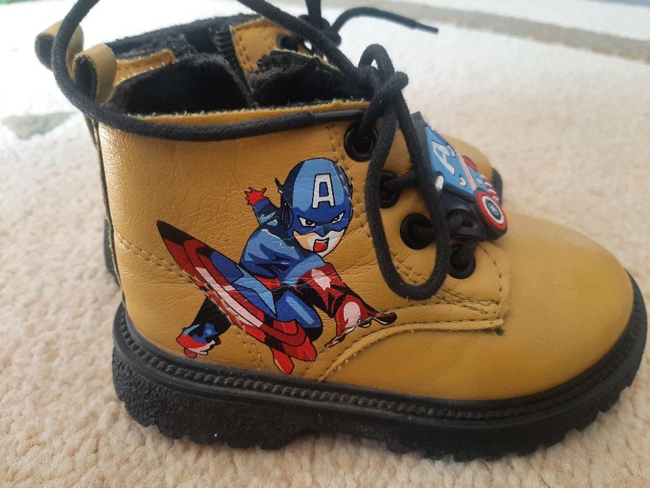 Продам детскую обувь на мальчика весна