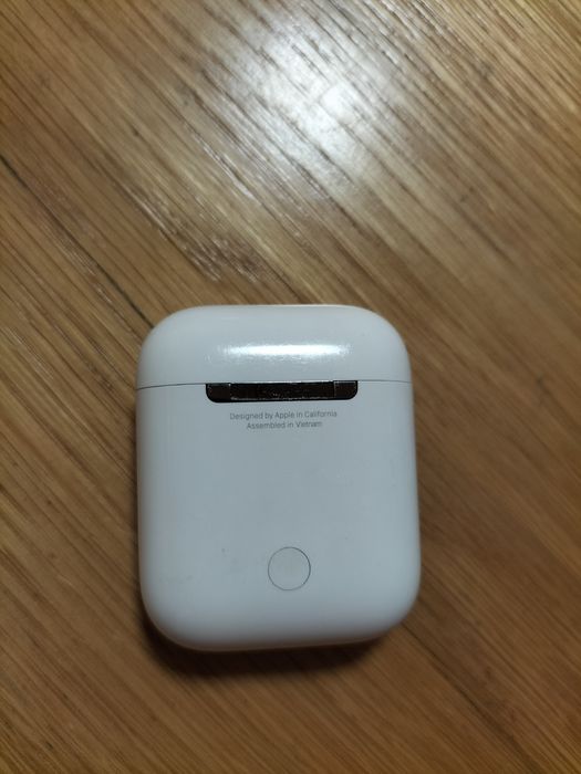 Carcasa Airpods 2 2019 cu doua cabluri de incarcare pentru diverse adaptoare