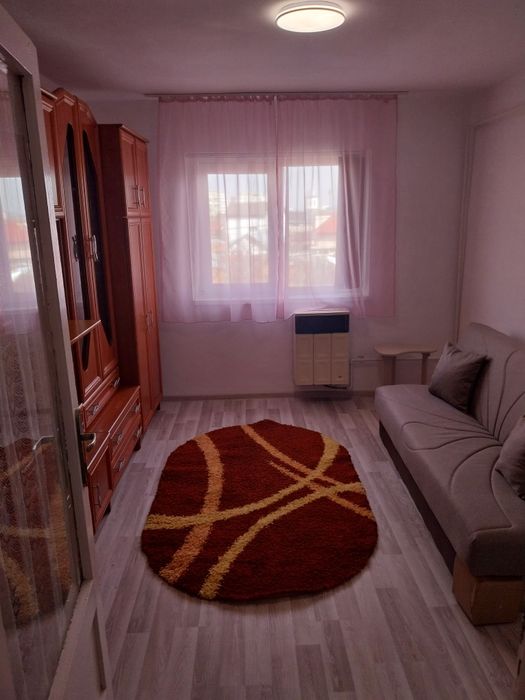 Închiriez garsoniera