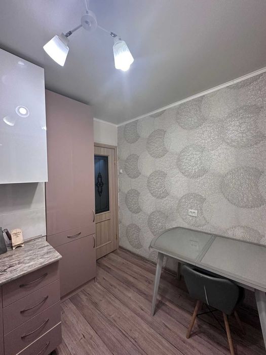 Продам 2 комн. кв., в 19 мкрн.