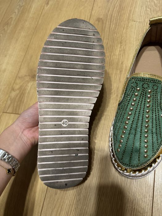 Мокасини с камъни