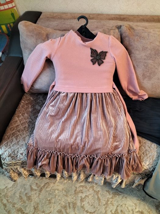 Продам детские платья