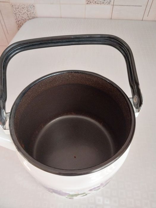 Чайник, объем 2 литра.