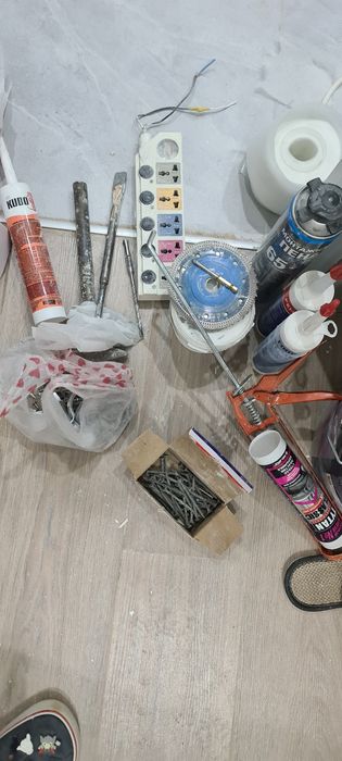 Строй материалы, шурупы герметик пена