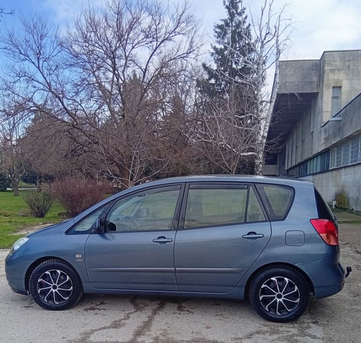 Тойота Корола версо