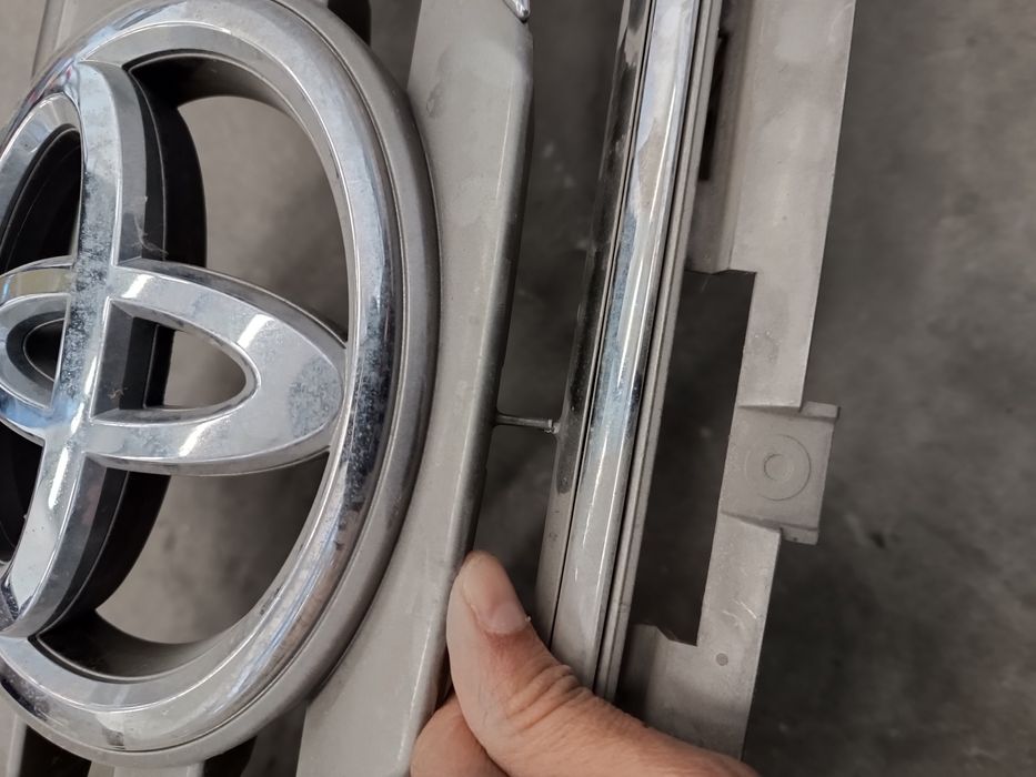 Предна решетка Toyota rav-4