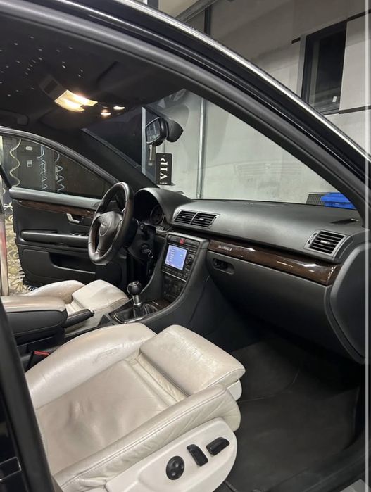 Audi S4 V8