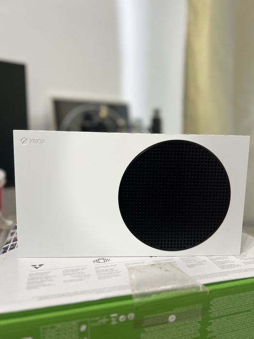 Xbox Series S cu maneta