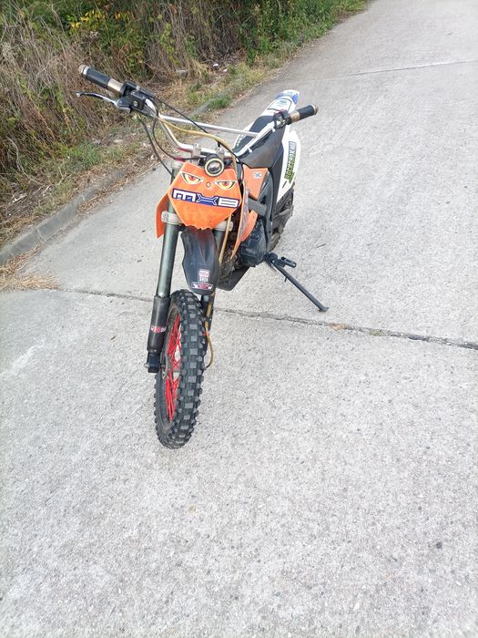 Vând cross automat de 125