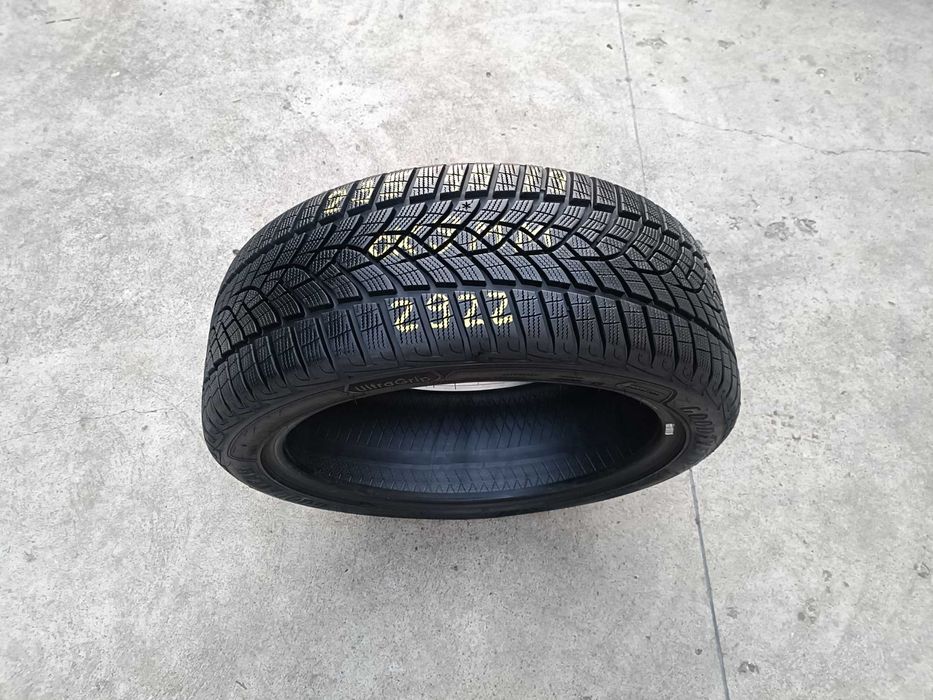O anvelopa iarna 235 45 19 Goodyear Ultragrip Performance 9 mm 2922