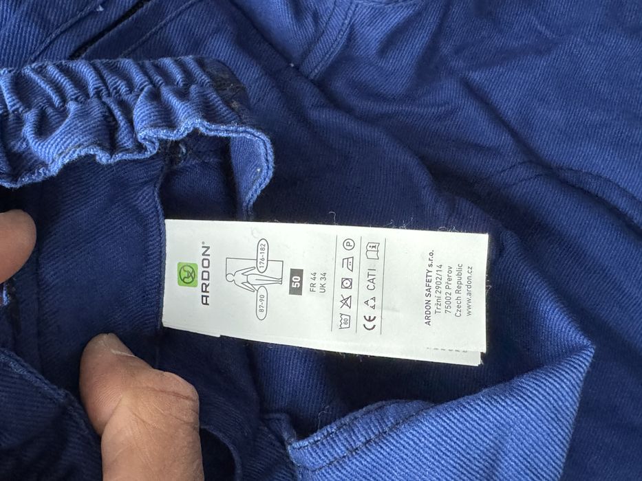 Pantaloni de lucru matlasati si simpli