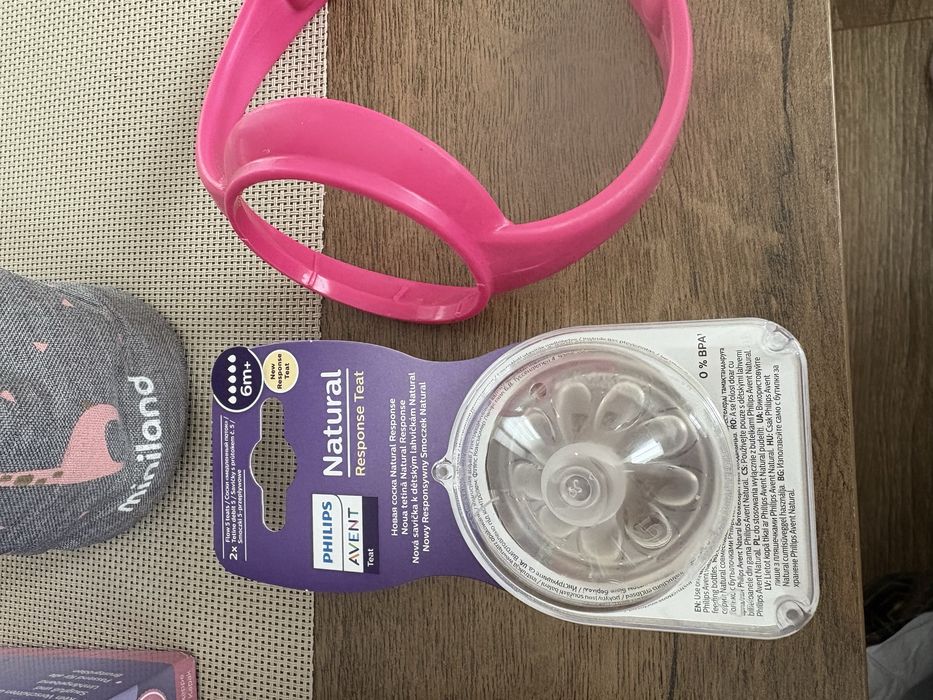 Бебешки шишета и принадлежности