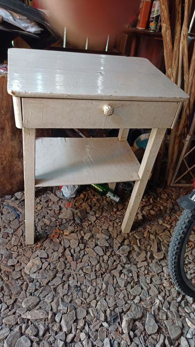 Vind mobilier din lemn
