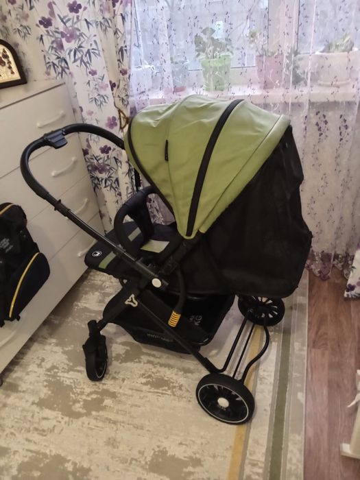 Продам прогулочную коляску летняя.