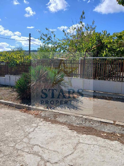 Продажба Къща гр. Аксаково - с. Осеново 1135m²