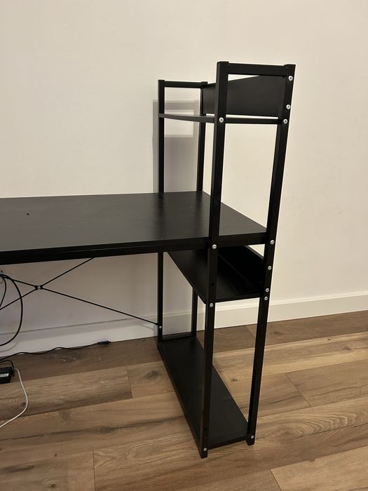 Birou negru din metal cu lemn