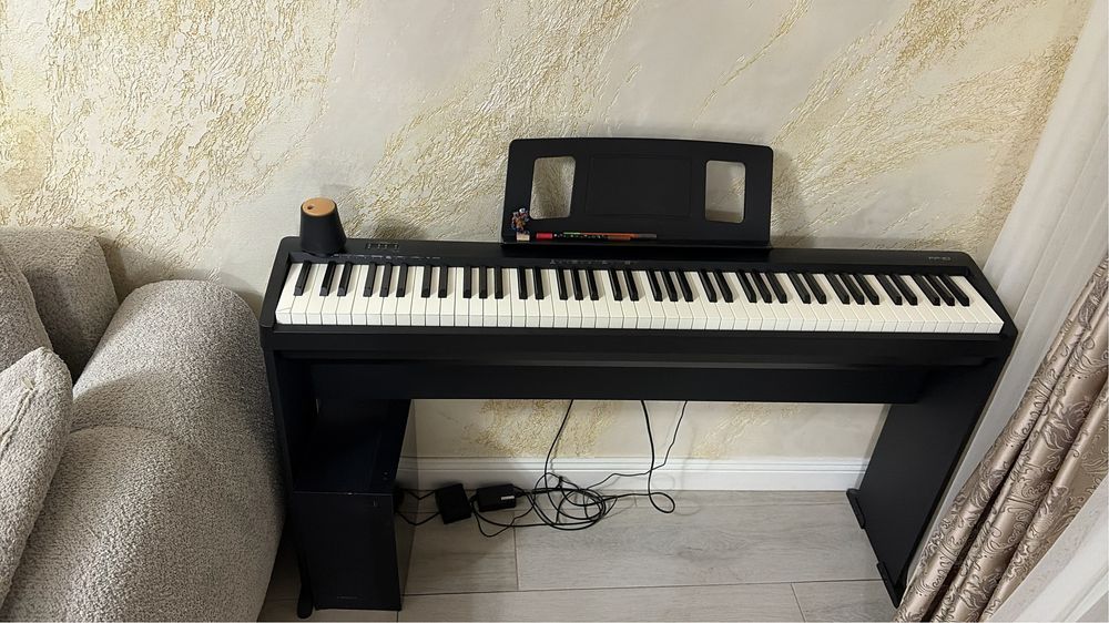 Pian digital Roland FP-10 (88 clape grele) – Stare impecabilă / Ca nou